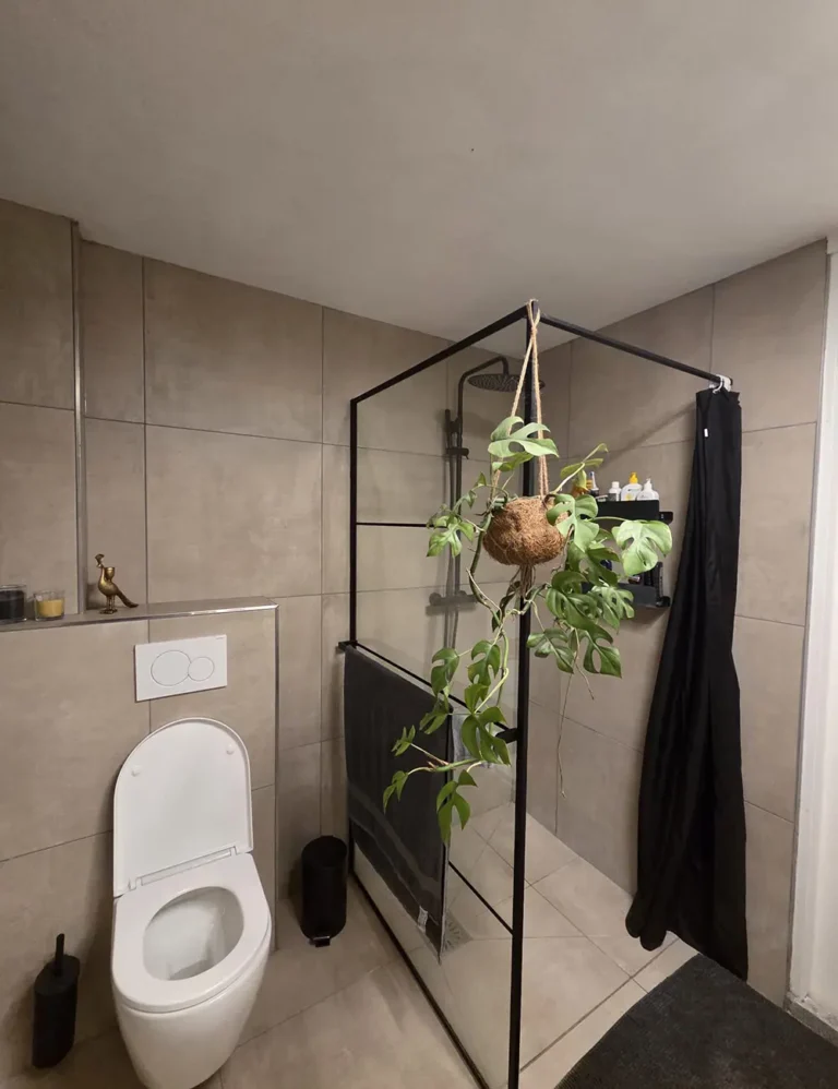 Badkamer tegelklaar gemaakt in Groningen door JPB Stukadoors