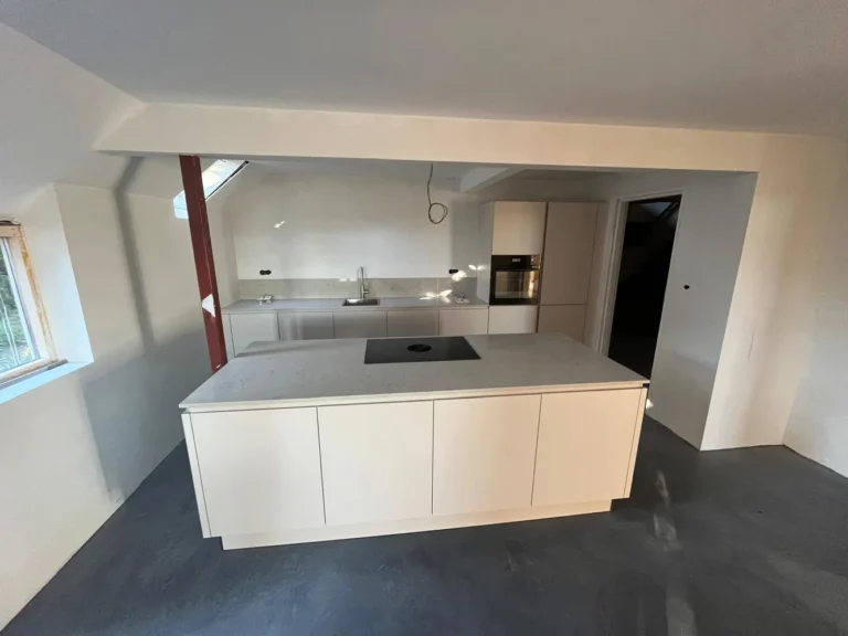 Prachtige keuken gestuukt in Eexterveen door JPB Stukadoors