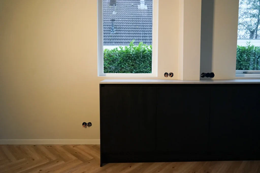 Strakke hoeken gestuukt door JPB Stukadoors