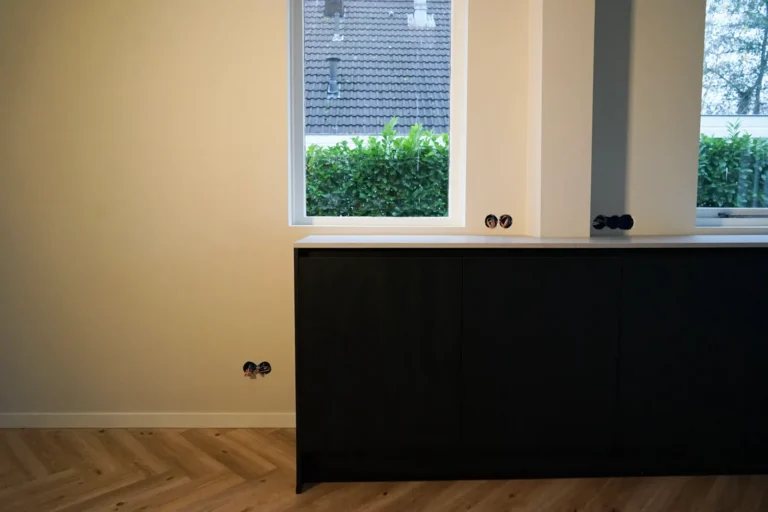 Strakke hoeken gestuukt door JPB Stukadoors