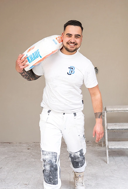 Peter van JPB Stukadoors lacht in de camera